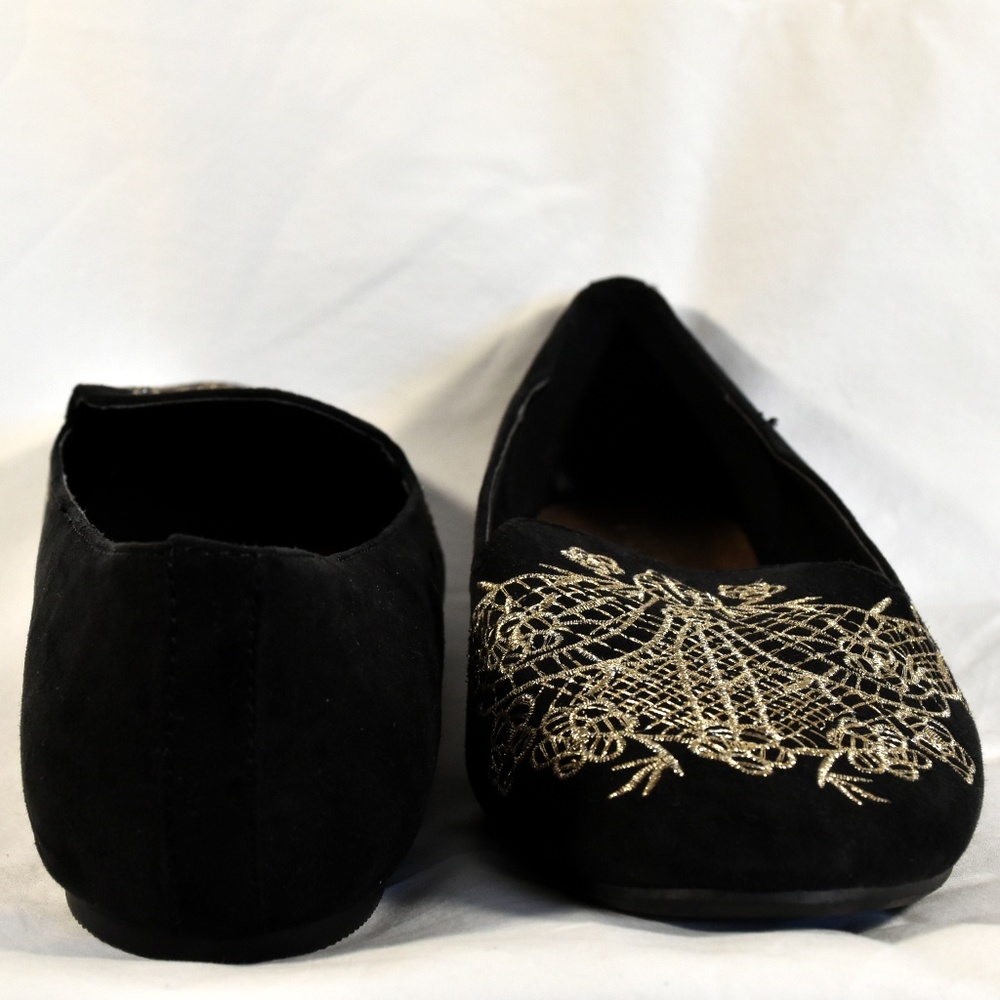 Forever 21 velvety black loafers gold embroidery